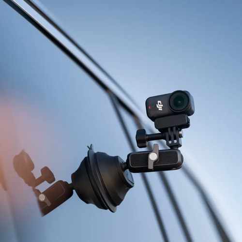 DJI Osmo Nano 128GB met zuignap op de auto